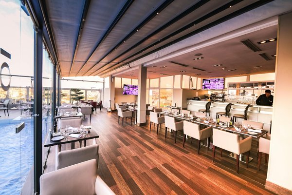 Créez une ambiance méditerranéenne inoubliable pour sublimer votre cuisine fusion en bord de mer